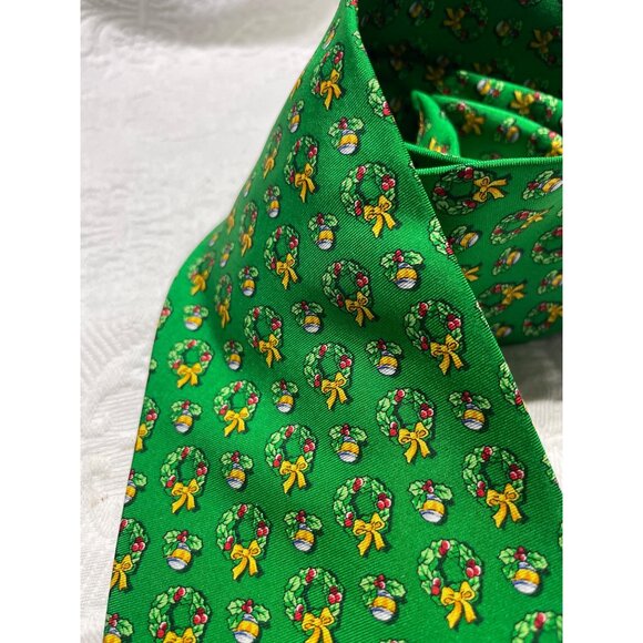 Roundtree & Yorke Holiday Collection Christmas Wreath Green Silk Tie - Picture 2 of 3